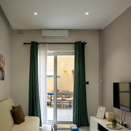 Modern W - Terrace Near شقة *
