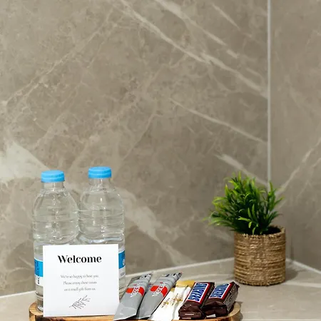 Modern W - Terrace Near شقة *